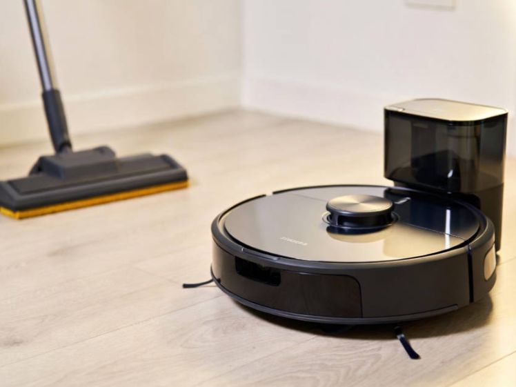 Robot aspirapolvere e lavapavimenti